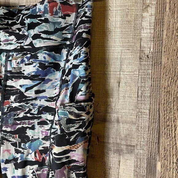 Lululemon Break Free Tight 6 - Picture 8 of 11